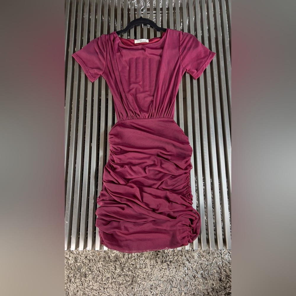 Burgundy ruched backless cocktail dress Size small. NWOT